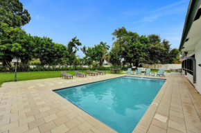 Villa Royale 4 BR Home w Pool and Hot Tub